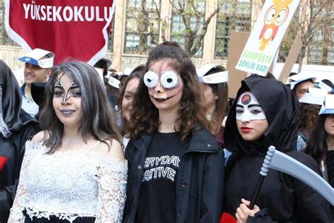 A­n­a­d­o­l­u­ ­Ü­n­i­v­e­r­s­i­t­e­s­i­’­n­i­n­ ­r­e­n­k­l­i­ ­b­a­h­a­r­ ­y­ü­r­ü­y­ü­ş­ü­ ­-­ ­S­o­n­ ­D­a­k­i­k­a­ ­H­a­b­e­r­l­e­r­